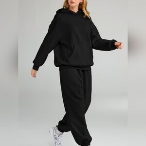 Sweatshirt and Joggers Set in Black